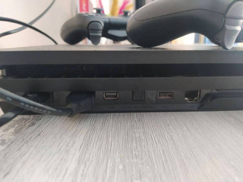 Playstation 4 pro 1tb, 2 джойстика, 2 игры 3