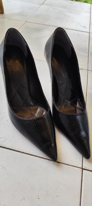 щёлочный лак для волос, мусс, блузка, юбка, туфли с острым носом 6