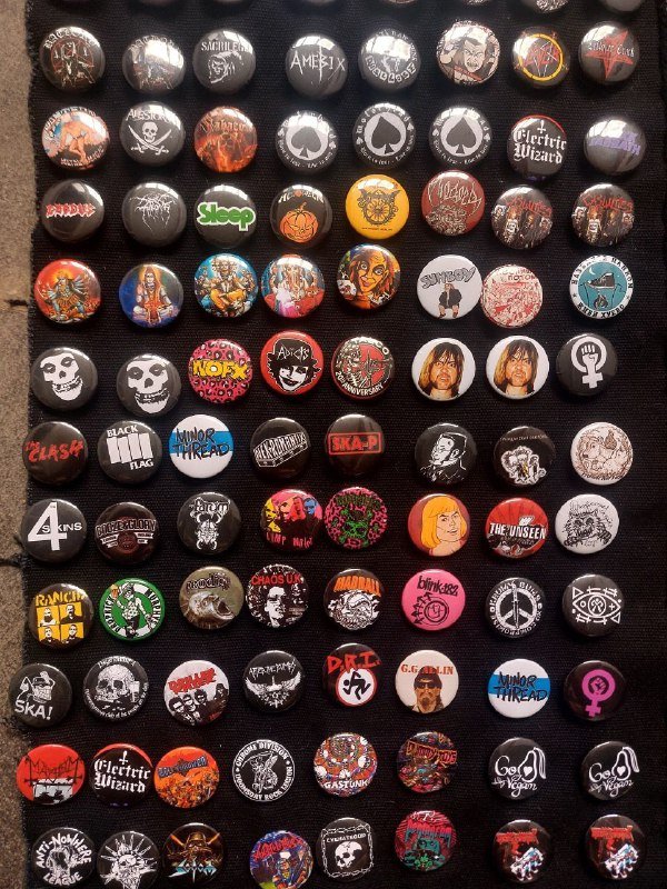 Футболки и лонгсливы рок метал панк музыка, значки 9