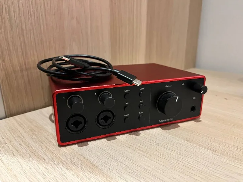 Звуковая карта Focusrite Scarlett 4i4 4th Generation
