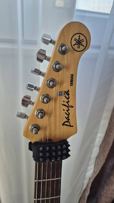 Yamaha Pacifica 112J электрогитара с аксессуарами 4