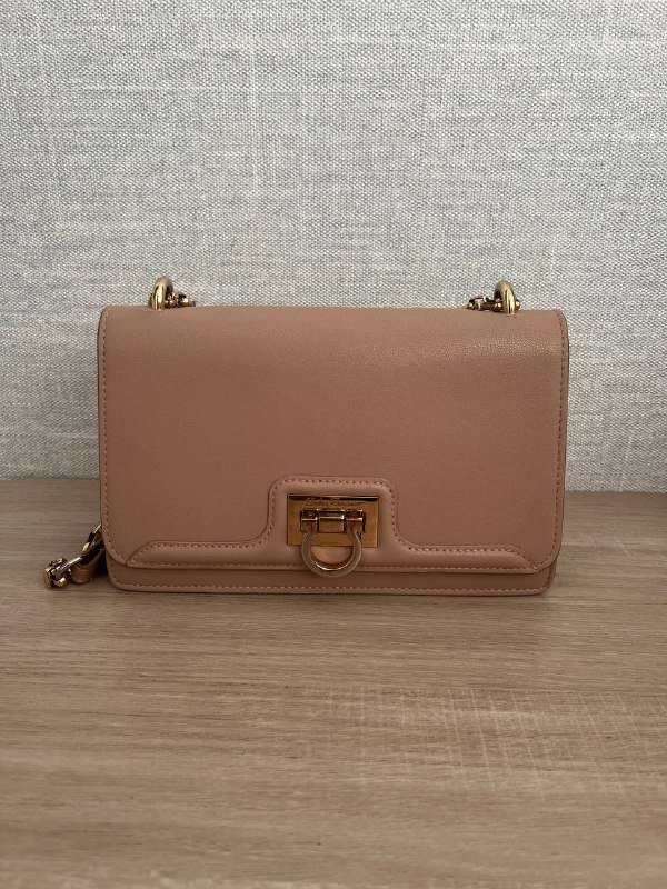 Сумка Salvatore Ferragamo из кожи оригинал
