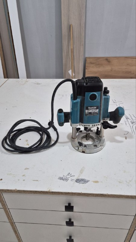 Makita RP2300FC фрезер 2300w