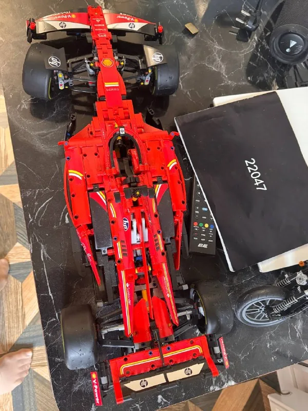 LEGO Technic Ferrari SF-24, Harley-Davidson 1