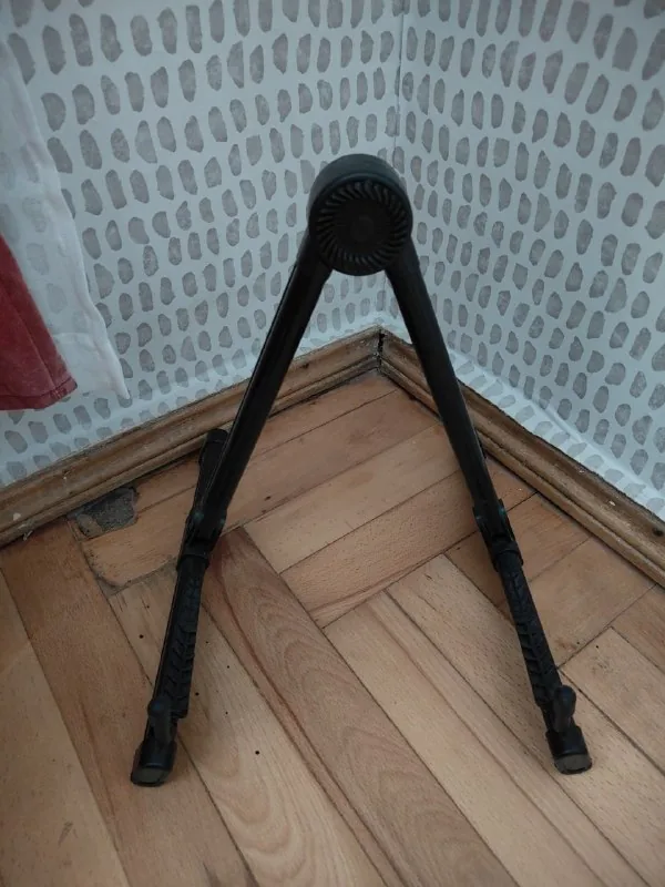 Акустическая гитара, подставка 1