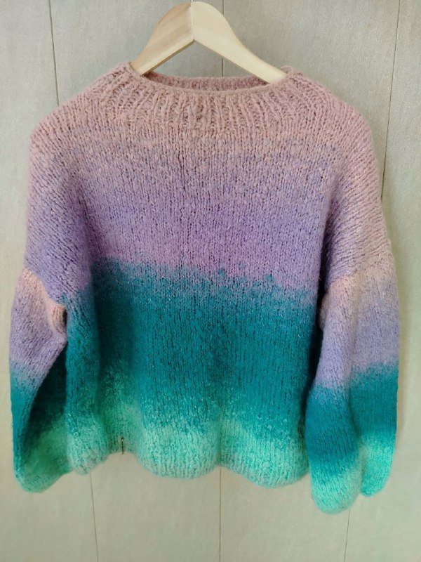 Свитер из натуральной шерсти