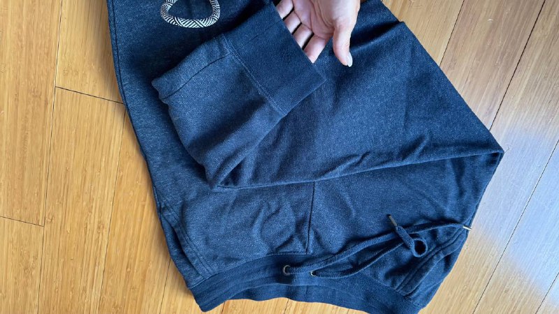 Костюм Uniqlo, футболка Sportmax code 3