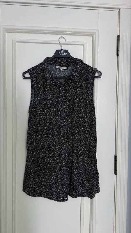 Юбка миди Stradivarius, худи зеленое, худи черное, белая блуза короткий рукав, белая блуза длинный рукав, бежевая накидка, черная блуза короткий рукав 7