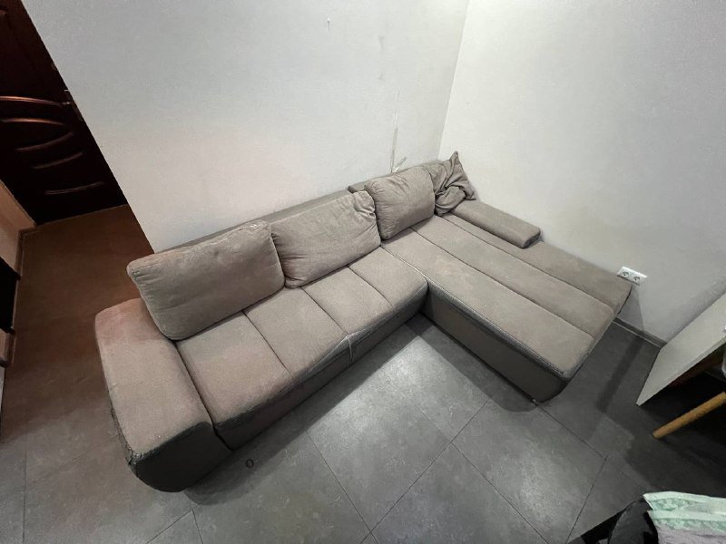 Огромный диван с подушками 2