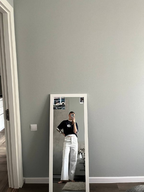 Брюки-карго белые, жилет H&M, брюки-карго спортивные Urban Groove, сумка-клатч Guess
