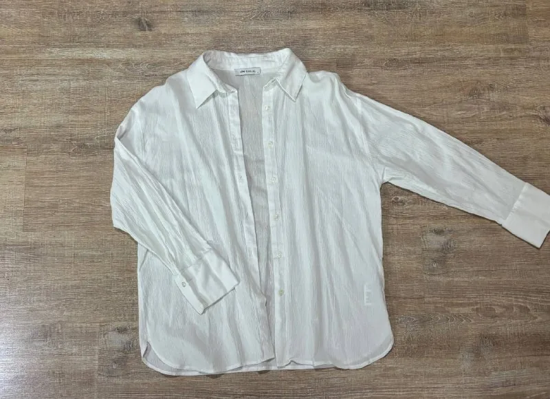 Классическая белая рубашка, свитер ZARA, полупрозрачная накидка 1