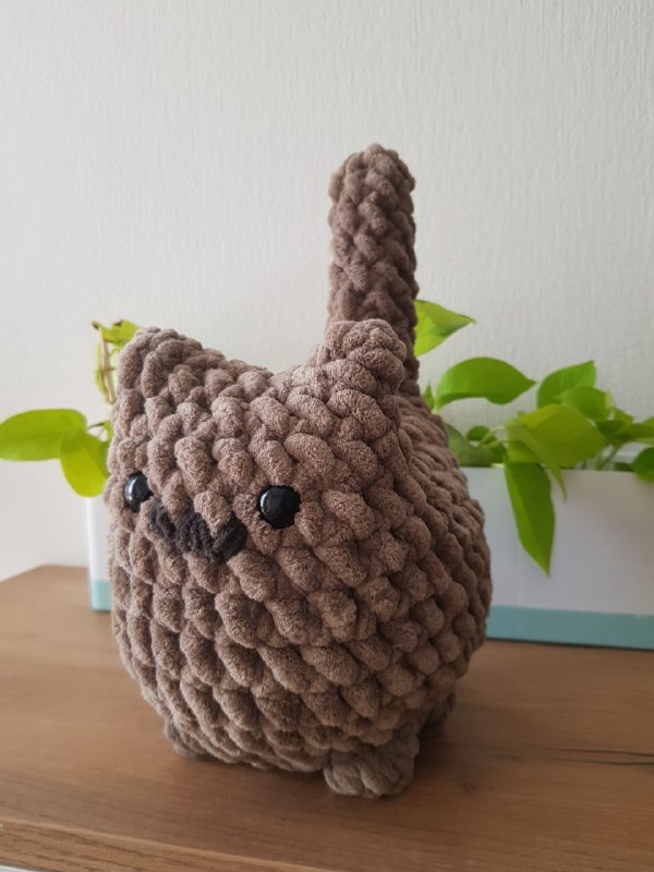 Вязаные игрушки котик, акула, карп кои белый и красный
