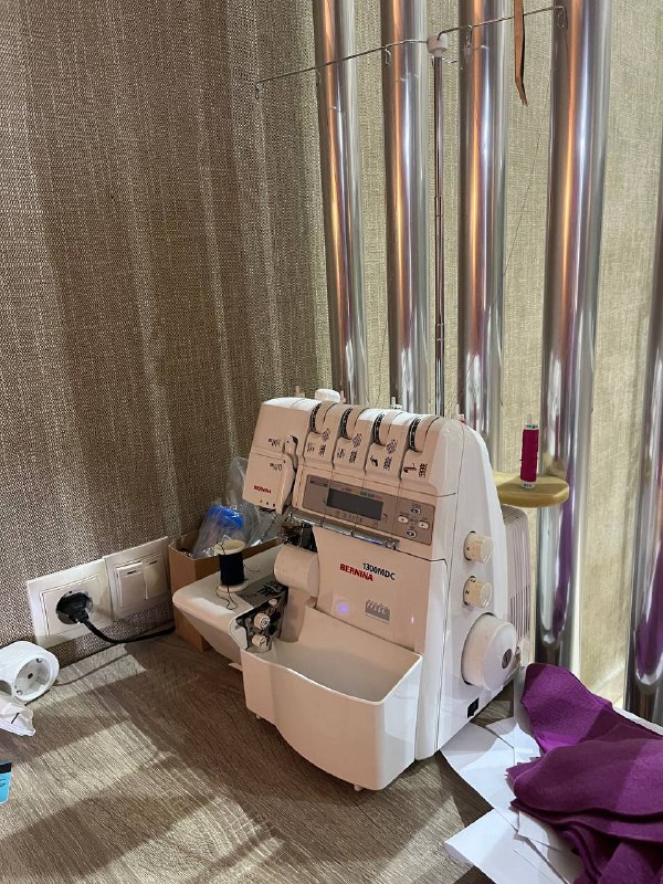 Швейные приспособы, пресс T101, каверлок Bernina 1300 mdc 4