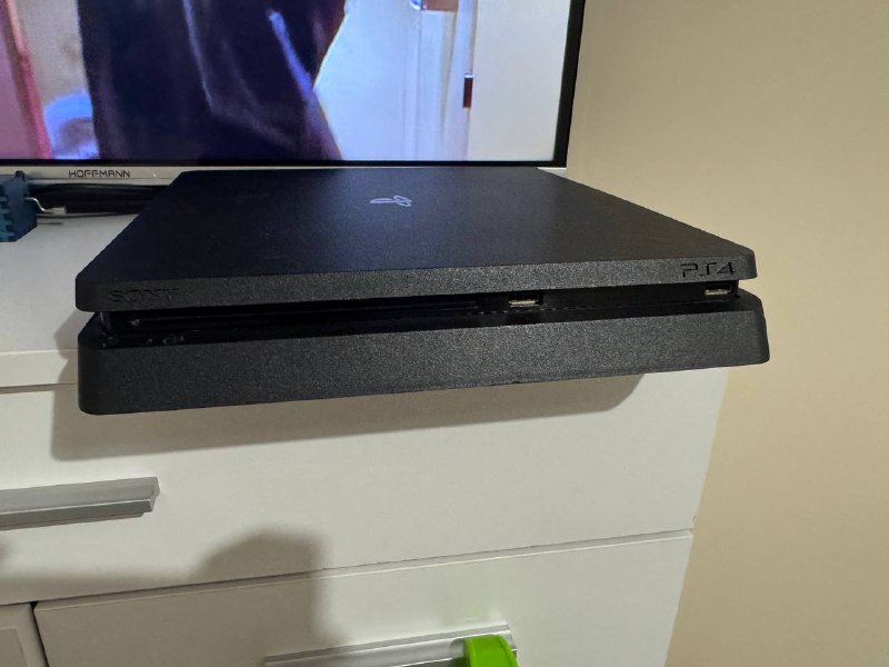 Ps4 slim 1tb на запчасти или ремонт