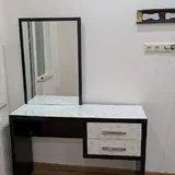 Прикроватный столик с зеркалом 1