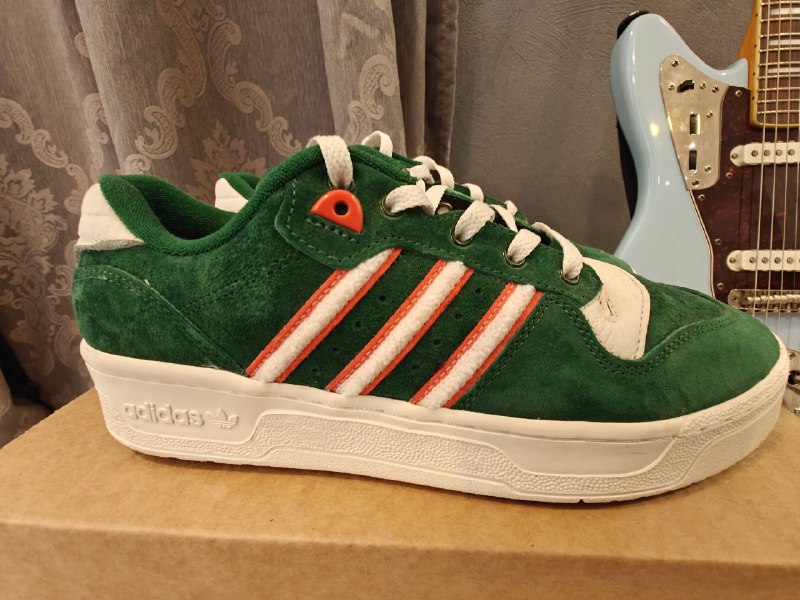 Adidas YEEZY 450, Vans old school, Adidas Rivalry Low, Crocs Crush Clog 5