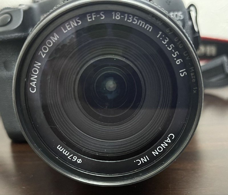 Цифровая зеркальная фотокамера Canon EOS 7D с объективом 2