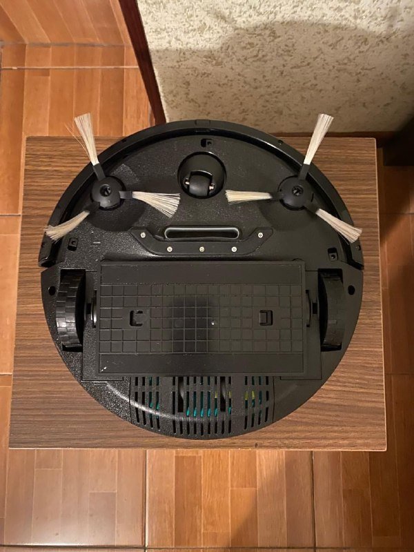 Робот-пылесос Redmond 3