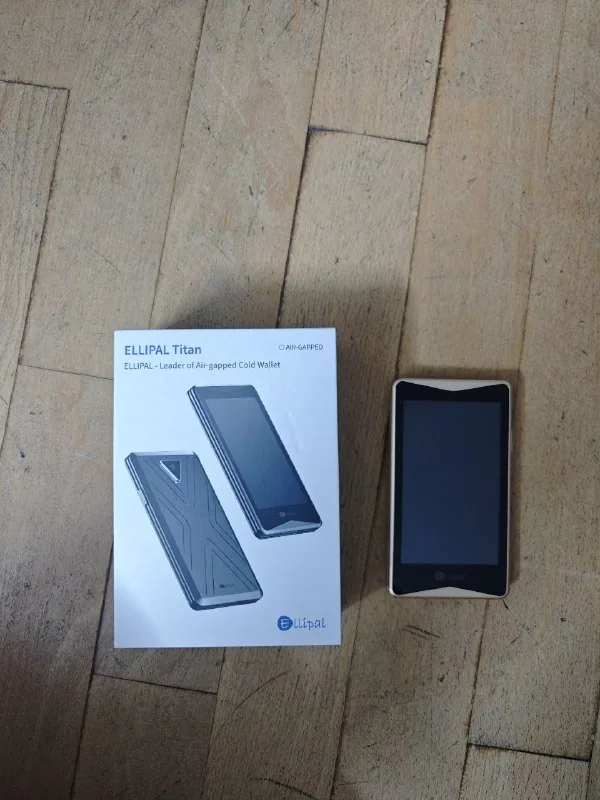 Криптокошелек Ellipal Titan, книги «Рынок облигаций» и «Изучаем DDD» 1