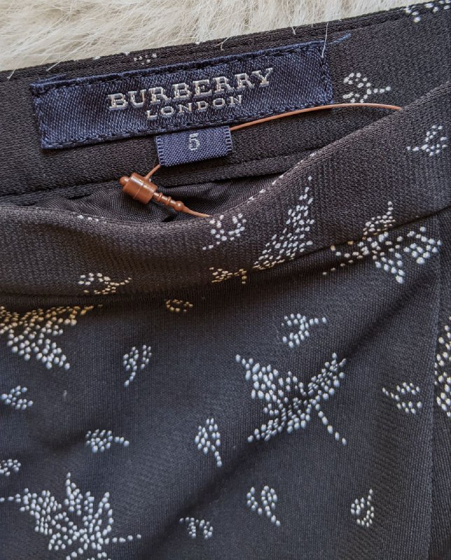 Mango платье, The North Face футболка, Burberry платье, & Other Stories шорты 7