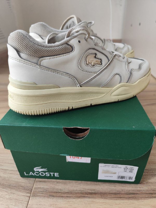 Кроссовки Lacoste белые, джинсы Zara, зимняя шапка 7