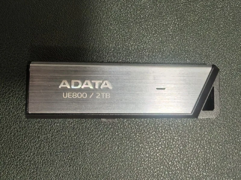 Флешка ADATA Elite UE800 2TB
