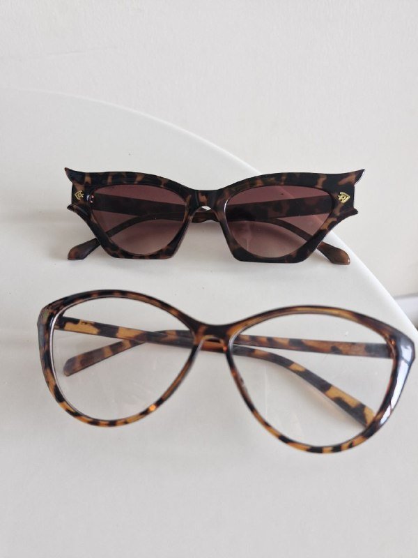 Книги, консилер, сухой шампунь, зубная паста, кожаная юбка, термокружка, двубортный пиджак, кейп, очки 10