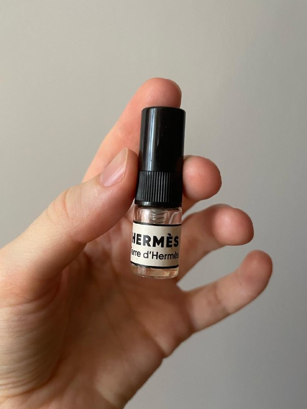 Отливант Terre d'Hermès, Парфюм Clinique Happy, крем для рук Kiehls, тинт Glossier, бальзам La Roche-Posay