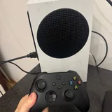 Xbox Series S с джойстиком 2