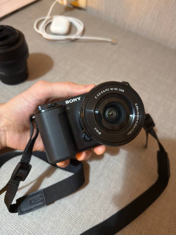 Камера Sony ZV-E10, объектив Sigma 30mm f/1.4 DC DN Sony E