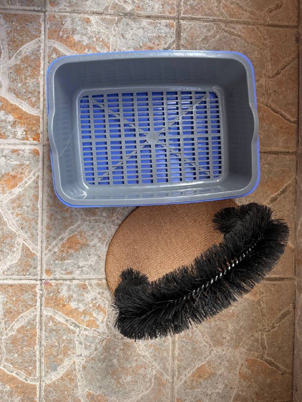 Лоток, чесалка-арка и расческа для кота