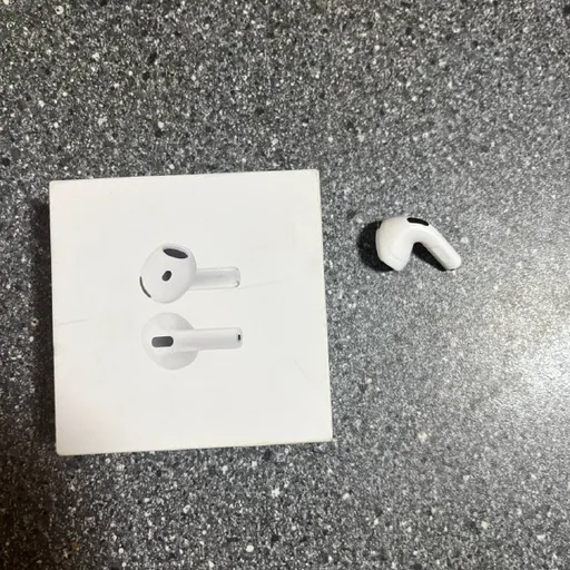 Левый наушник AirPods 4 без шумодава