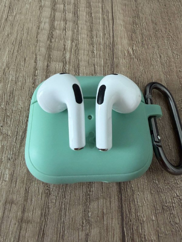 AirPods 3 With MagSafe Charging Case 2