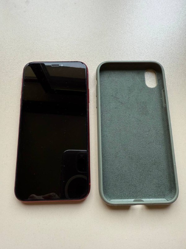 iPhone XR 128 GB красный 3