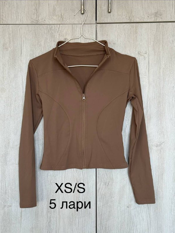 Кожаная куртка, джинсовая куртка, топ, рубашка, джинсы 2 пары 3