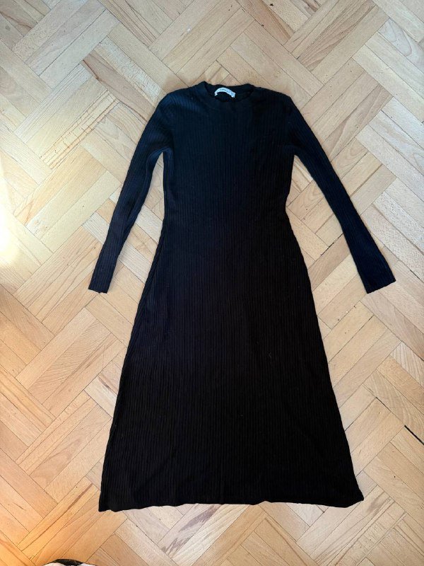 Черное платье, коричневое платье, платье-рубашка, платье в горошек, мини платье, белое платье, атласное платье, бежевый свитер, серый свитер