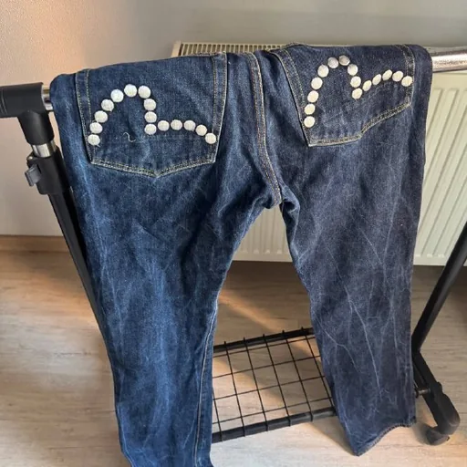 Брюки EVISU, сапоги ASOS, винтажная спортивная куртка
