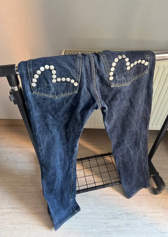 Брюки EVISU, сапоги ASOS, винтажная спортивная куртка 1