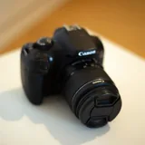 Canon EOS 1300D body and 18-55mm zoom kit lens 4