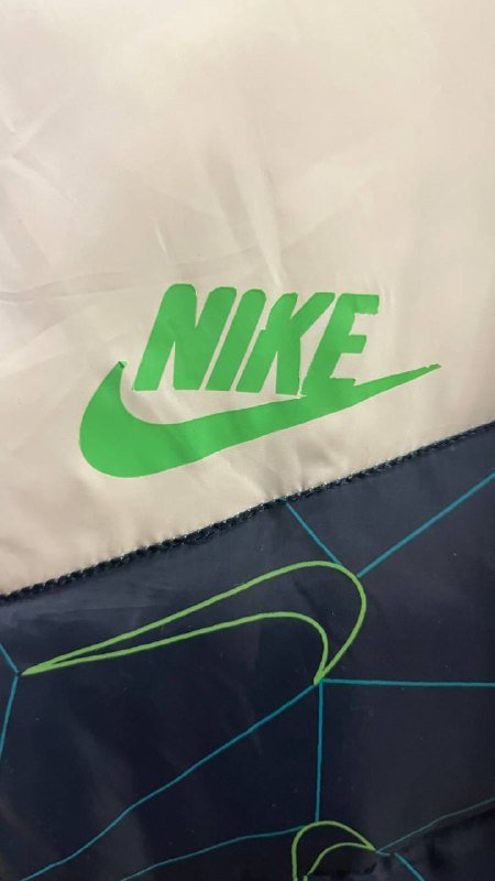 Nike jacket size XL boys 2