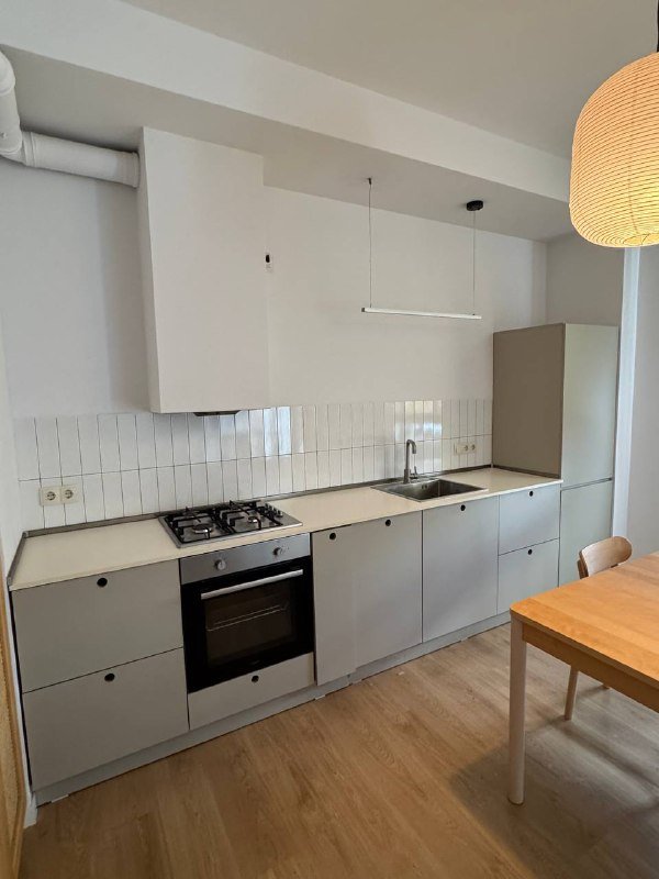 Кухонный гарнитур с варочной поверхностью, духовой печью, посудомойкой, холодильником 6