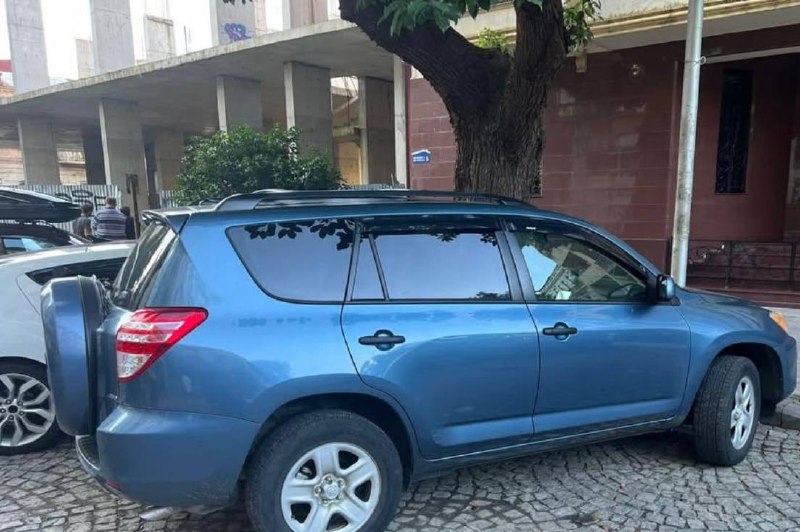 Toyota RAV4 2012 бензин 2,5 л 2