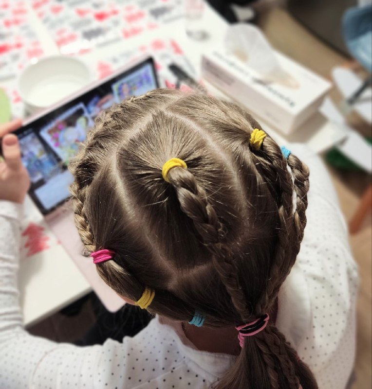 Создание причёски и плетение кос для девушек и детей