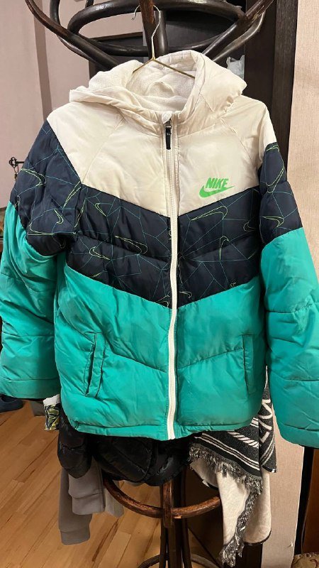 Nike jacket size XL boys