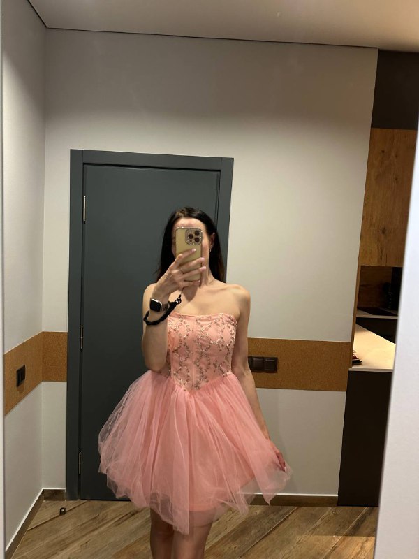 Платье от Bershka, Юбка от Bershka, Джинсовая мини-юбка STRADIVARIUS, Юбка-шорты ZARA, Легкий костюм Shein, Платье TOMMY HILFIGER, Платье Shein 7