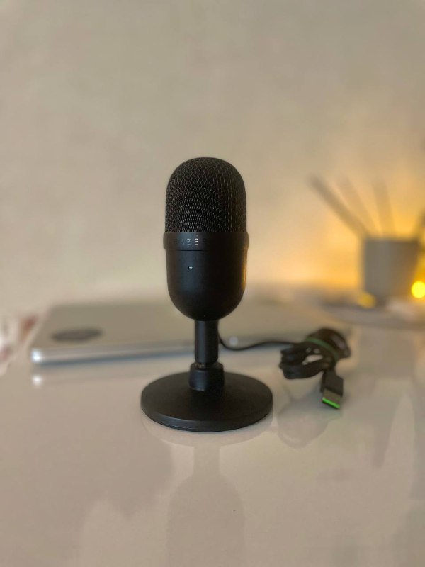 iPhone 12, AirPods, Razer Microphone 6