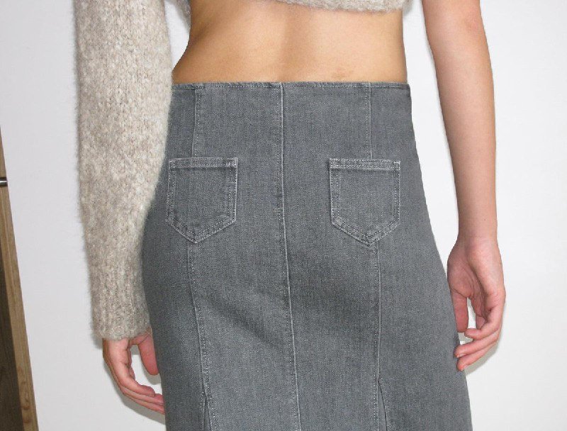 Белый топ J.Crew, Джинсовая юбка Paloma Wool 5