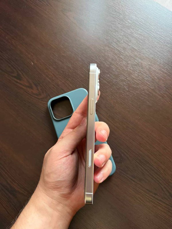 iPhone 16 Pro Max 256GB с чехлами 2