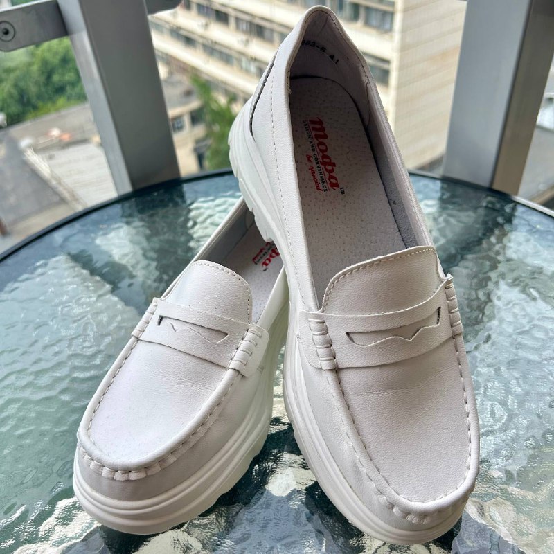 Белые кожаные лоферы Тофа, Чёрные кожаные лоферы Caprise, Чёрные кожаные лоферы с заклёпками Carnaby, Красные кожаные туфли, Золотые мюли 2