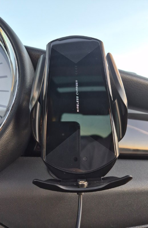 Автомобильный держатель для телефона с беспроводной зарядкой